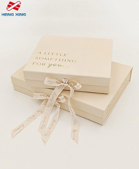 lahjarasia magneettisella kannella